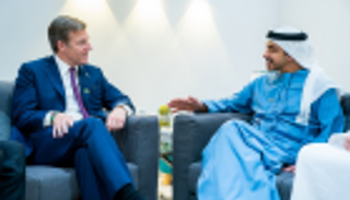 عبدالله بن زايد يستقبل عمدة الحي المالي في لندن