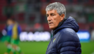 مدرب برشلونة الجديد يحدد أولى صفقاته