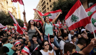 اللبنانيون في الشوارع مجدداً مع تعثر تشكيل حكومة وتدهور الاقتصاد