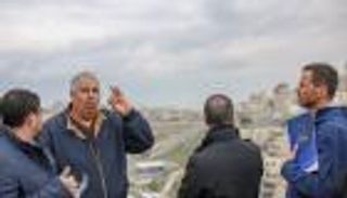 بعثات أوروبية تتفقد جرائم الاحتلال ضد بلدة فلسطينية