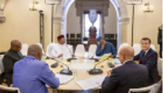 لوموند: إرهابيو الساحل الأفريقي تحدٍ جديد يواجه فرنسا