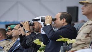 الشيخ محمد بن زايد خلال افتتاح قاعدة برنيس العسكرية