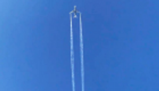 اختناق 30 جراء تفريغ طائرة وقودها فوق مدرسة أمريكية