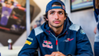 الإسباني ساينز يعزز صدارته لرالي داكار بعد المرحلة العاشرة