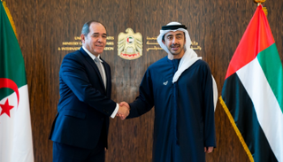 الشيخ عبدالله بن زايد ووزير الخارجية الجزائري صبري بوقادوم