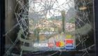 نقمة اللبنانيين تتصاعد والبرلمان يبحث إجراءات لحماية المصارف