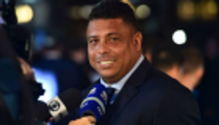 الظاهرة رونالدو يخلف وعده ويخطف جوهرة فلامنجو