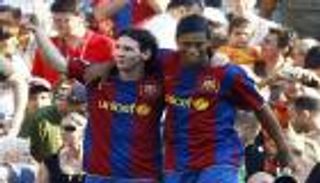 رونالدينيو: لم أغير تاريخ برشلونة.. وميسي يفضل الابتعاد عن المشاكل
