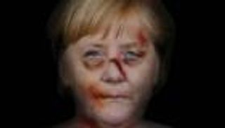 أشهر نساء العالم بوجوه مشوهة تنديدا بالعنف ضد المرأة