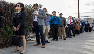 ملتقى توظيف بمدينة لوس أنجلوس- رويترز