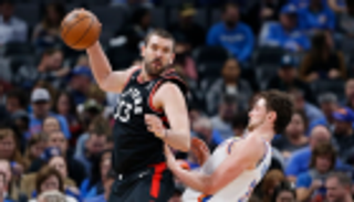 عودة جاسول تقود تورنتو للفوز في دوري السلة الأمريكي