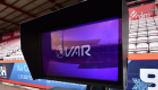 حكام البريمييرليج يحصلون على الضوء الأخضر لاستخدام شاشات "الفار"