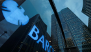 مسؤول سابق بباركليز متهم بتعاون غير مشروع مع قطر
