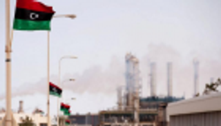 قبائل برقة تغلق موانئ وحقول النفط شرقي ليبيا