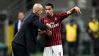 الجزائري بن ناصر يبهر مدرب ميلان