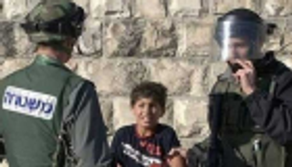 توقيف طفل فلسطيني من قبل قوات الاحتلال شمالي الضفة الغربية 
