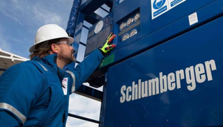 حقل نفط تعمل فيه شركة شلومبرجر الأمريكية - أرشيفية
