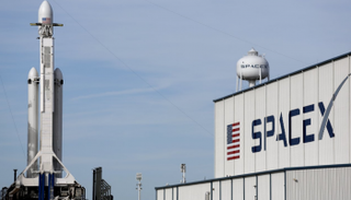 الطقس السيئ يؤجل تجربة تسبق استئناف رحلات مأهولة للفضاء 