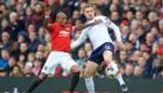 قائد ليفربول يتجاهل نجاحات مانشستر يونايتد