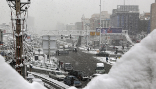 الثلوج أثرت على حركة السير في طهران