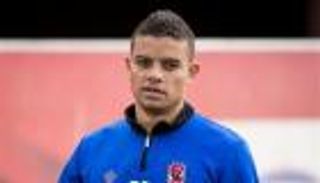 بوساطة صلاح.. معد ليفربول يجهز مدافع الأهلي المصري