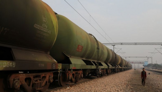 قطار ينقل النفط- أرشيف