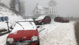 العاصفة هبّت مصحوبة برياح عاتية وأمطار غزيرة وثلوج