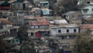 بركان "تال" يشرد الآلاف.. الجزيرة الساحرة تتحول إلى أرض قاحلة