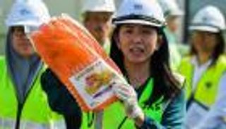 ماليزيا تعيد 113 حاوية قمامة: لن نصبح مكب نفايات العالم