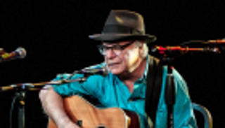 وفاة مطرب أمريكي على خشبة المسرح