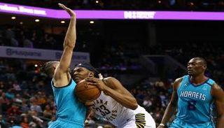 إنديانا بيسرز ضد دنفر ناجتس