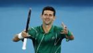 ديوكوفيتش يحقق فوزا صعبا في بداية مشواره بأستراليا المفتوحة