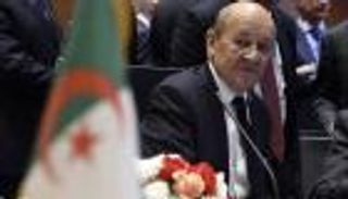 تحركات فرنسية جزائرية مكثفة لبحث الأزمة الليبية