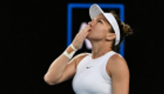 رغم السقوط.. هاليب تنجو من الصواريخ الأمريكية في أستراليا المفتوحة