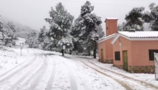 العاصفة تسبّبت في هبوب رياح قوية وسقوط ثلوج