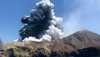 ثوران البركان كان مصحوبا بانفجار ضخم