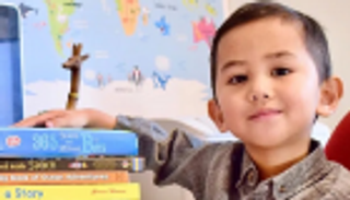 آينشتاين الصغير.. ذكاء خارق لطفل ماليزي عمره 3 سنوات