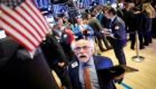 وول ستريت تتراجع بفعل خفض توقعات النمو العالمي