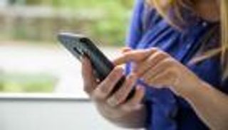 4 نصائح ذهبية لتنظيف الهواتف الذكية