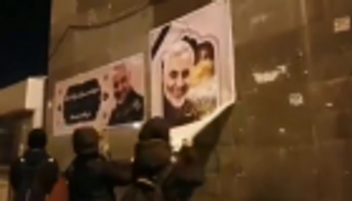 إيران تعتقل صبيا بتهمة تمزيق صورة سليماني