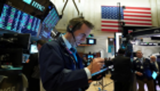 ذعر فيروس الصين الغامض يهبط بالأسهم الأمريكية