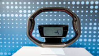 مقود السيارات الحديث.. 36 وظيفة بالإيماءات والأوامر الصوتية