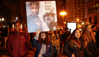  مسيرة لإحياء ذكرى وفاة المغني