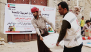 الإمارات تغيث أهالي اليمن بـ50 طنا من الأغذية