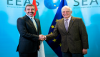 عبدالله بن زايد وبوريل يبحثان في بروكسل تطورات الأوضاع بالمنطقة