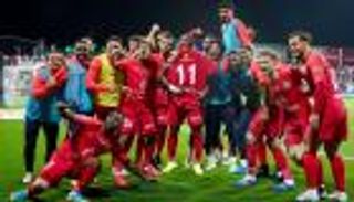 بركلتي جزاء.. شباب الأهلي يقلب الطاولة على الشارقة بالدوري الإماراتي