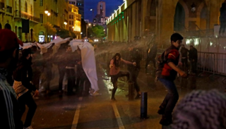 جانب من احتجاجات لبنان - تليجراف