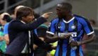 لوكاكو يتجاهل سولسكاير ويدافع عن مورينيو 