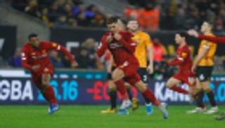 ليفربول يعادل إنجاز تشيلسي ويهدد صمود رقم أرسنال التاريخي