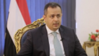 حكومة اليمن تطالب "المركزي" بتدخل نوعي لحماية العملة الوطنية